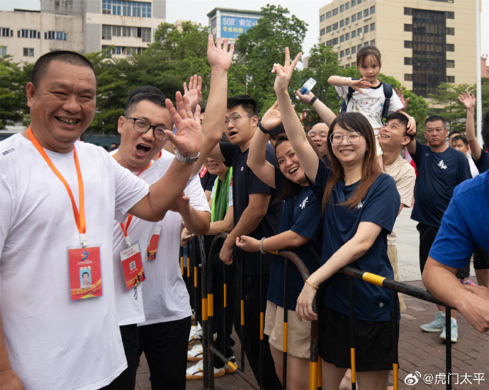 利记官方网站-激情角逐展开，球员斗志昂扬