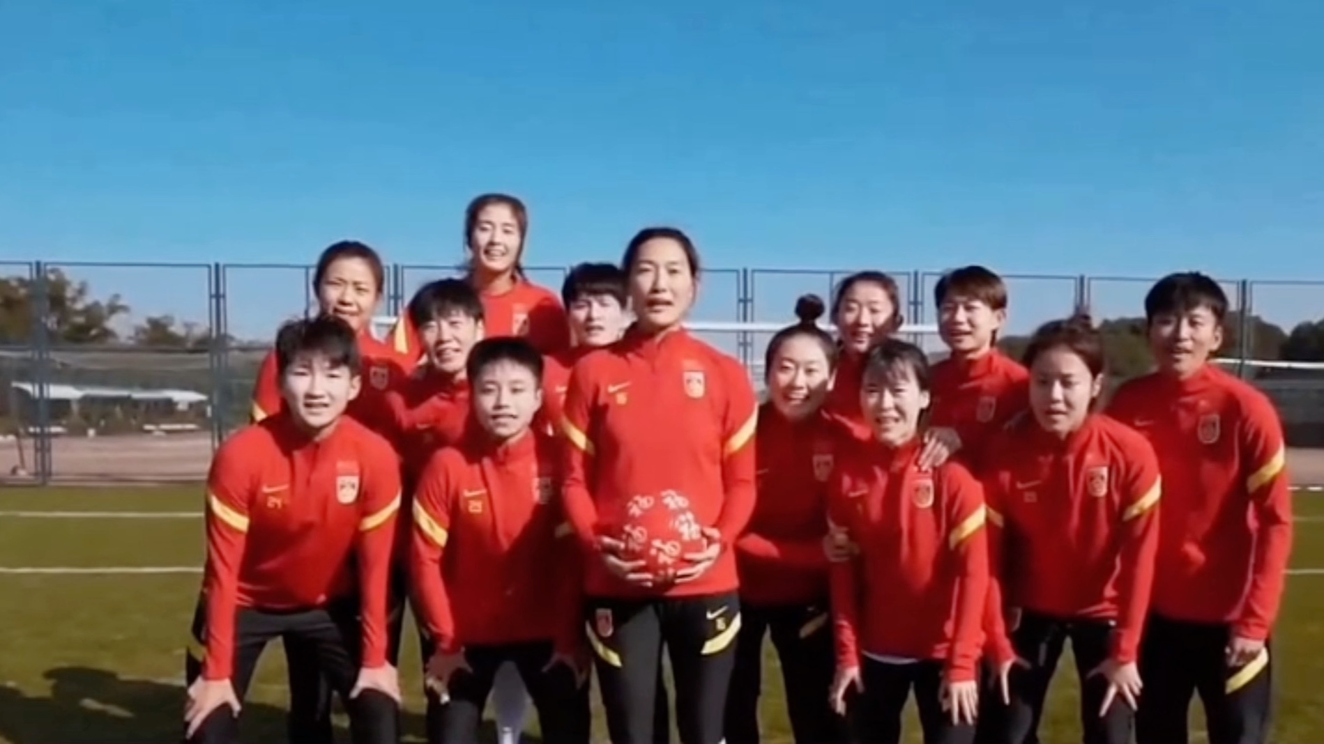 中国女足备战受困连败，教练面对压力重新调整