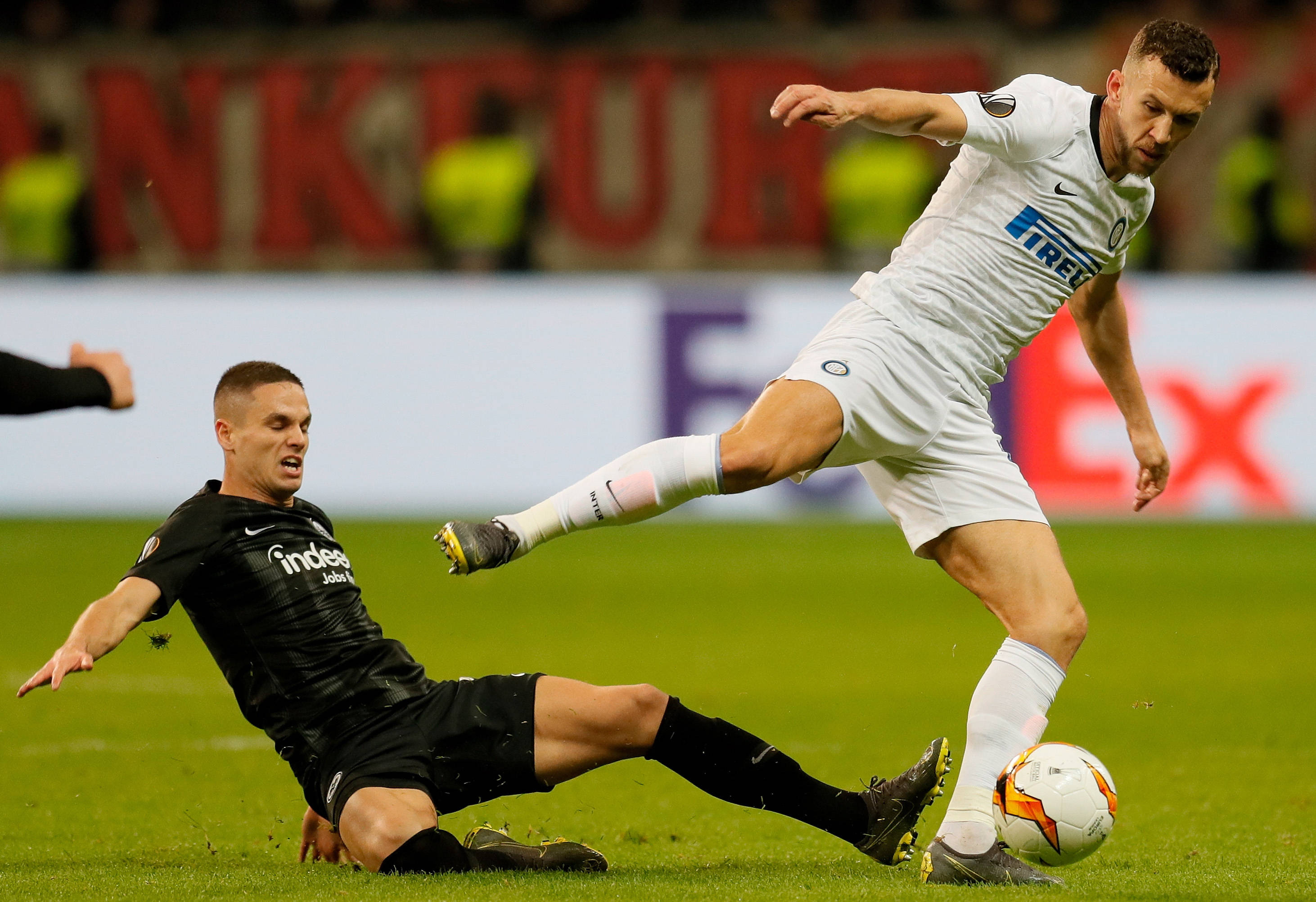 球员技艺精湛，比赛场上精彩连连